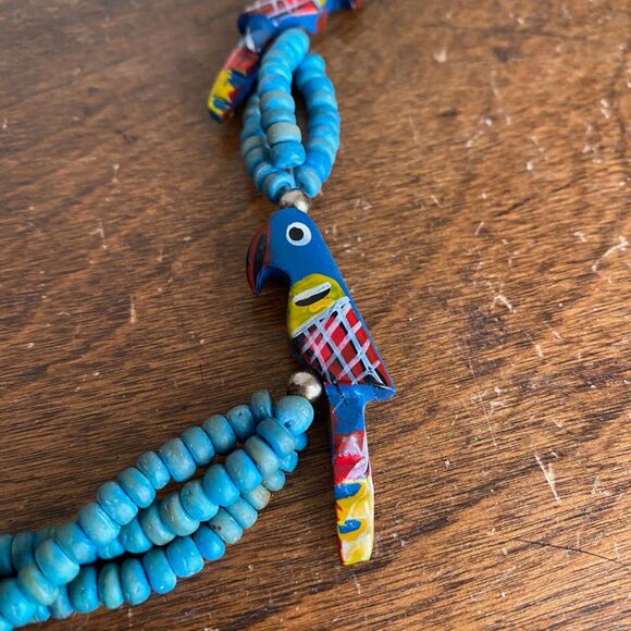 Vintage Parrot Necklace Wood Beaded Screw Clasp 3 Strand Painted Blue Retro Zoo - Picture 3 of 6